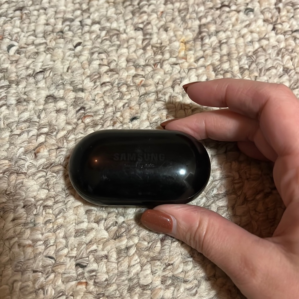 Samsung galaxy buds with charger!